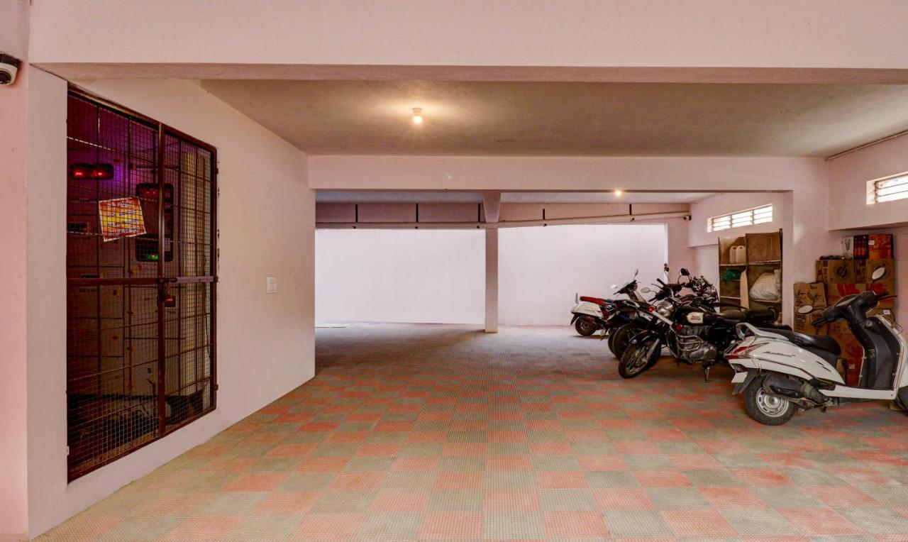 Treebo Three Street Inn Bangalore Bagian luar foto