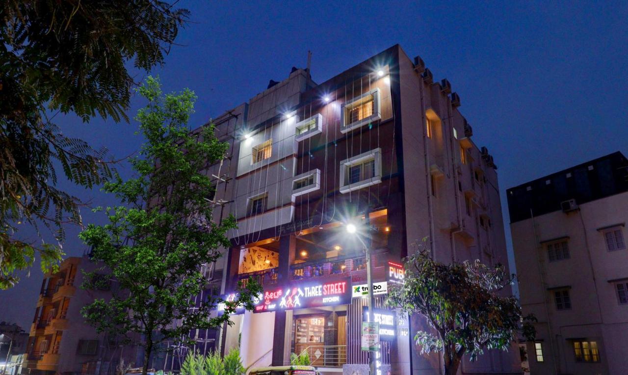 Treebo Three Street Inn Bangalore Bagian luar foto